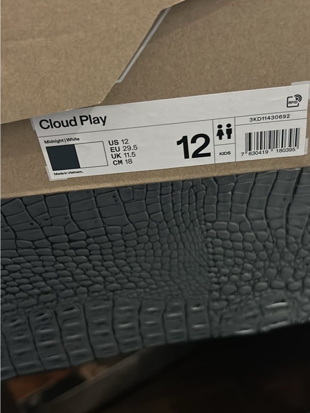 On Running Navy and White kids Performance Sneakers BRAND NEW - Picture 2 of 4